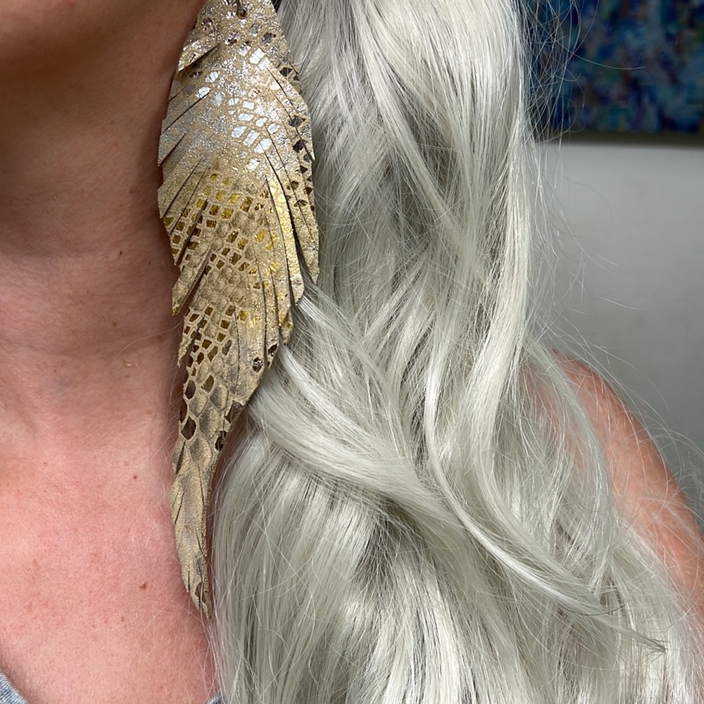 Leather mermaid print fringe earrings - Picture 2 of 11